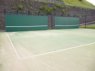 無料で楽しめる壁打ちテニスコート