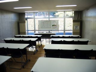 予約をすると会議室（有料）も利用できます